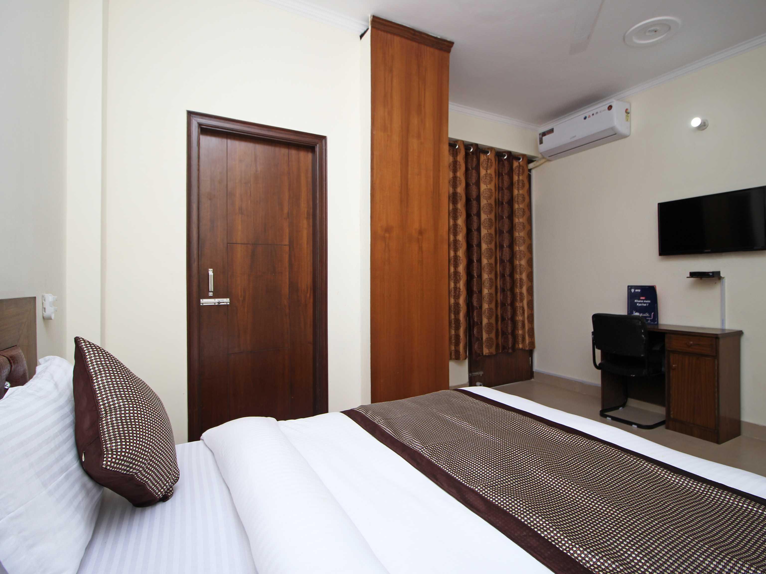 Hotel O Surya Palace Нью-Дели Экстерьер фото