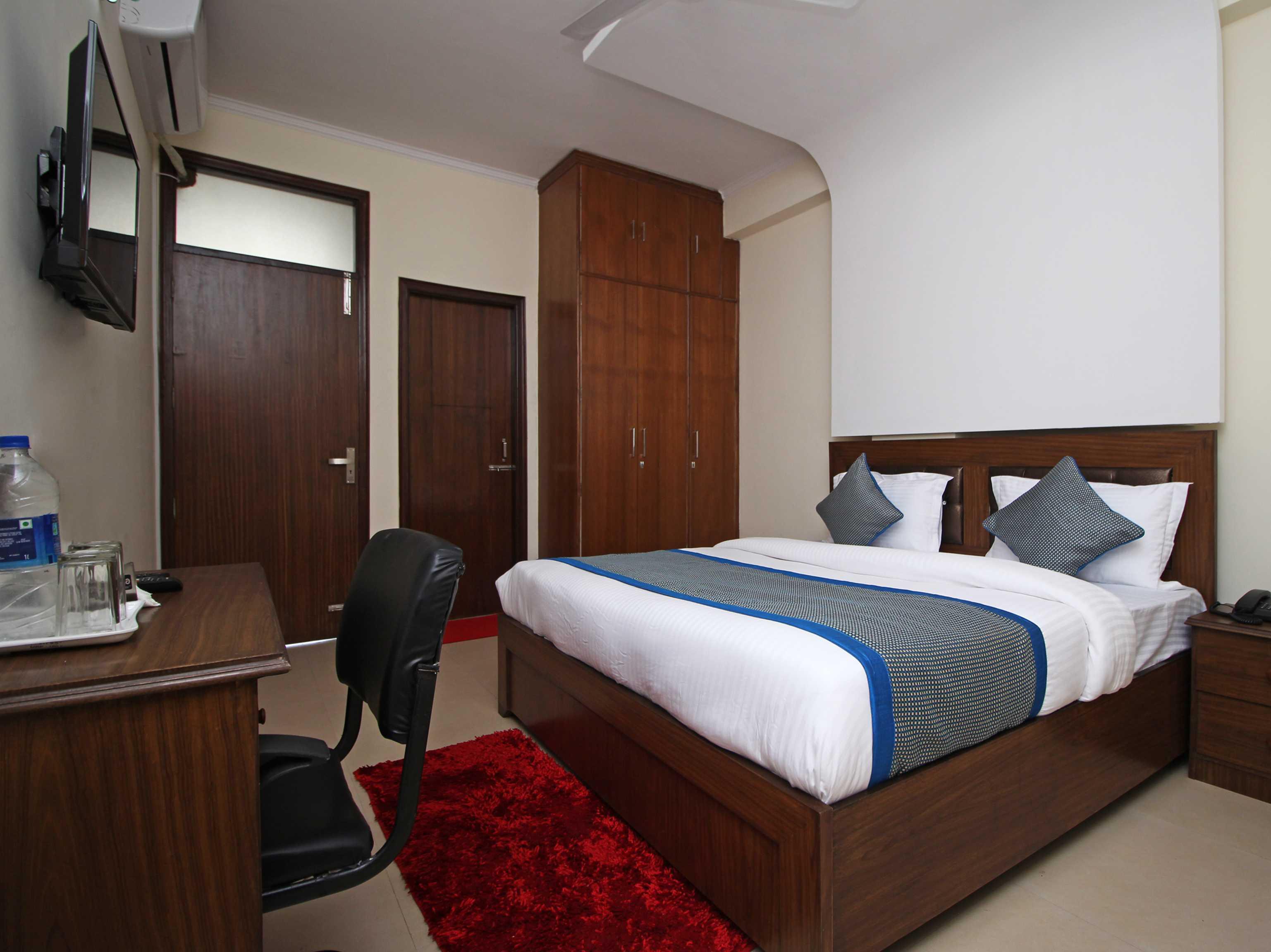 Hotel O Surya Palace Нью-Дели Экстерьер фото