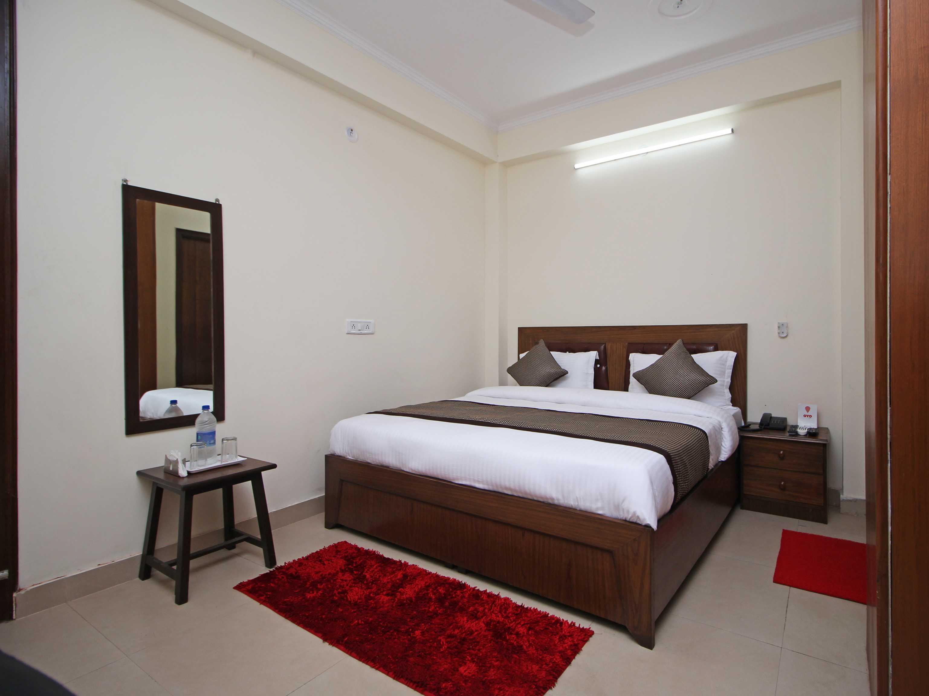 Hotel O Surya Palace Нью-Дели Экстерьер фото