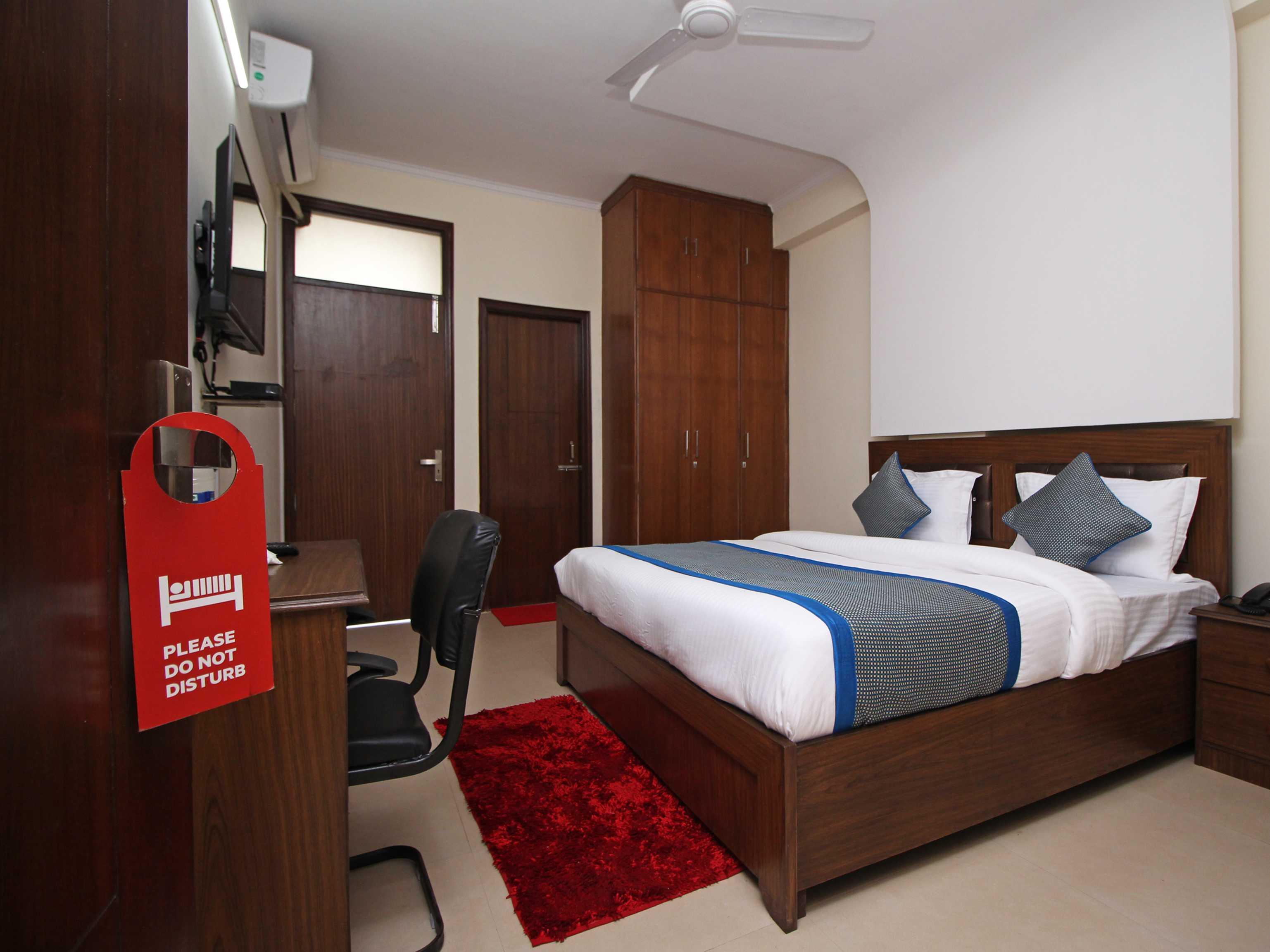 Hotel O Surya Palace Нью-Дели Экстерьер фото