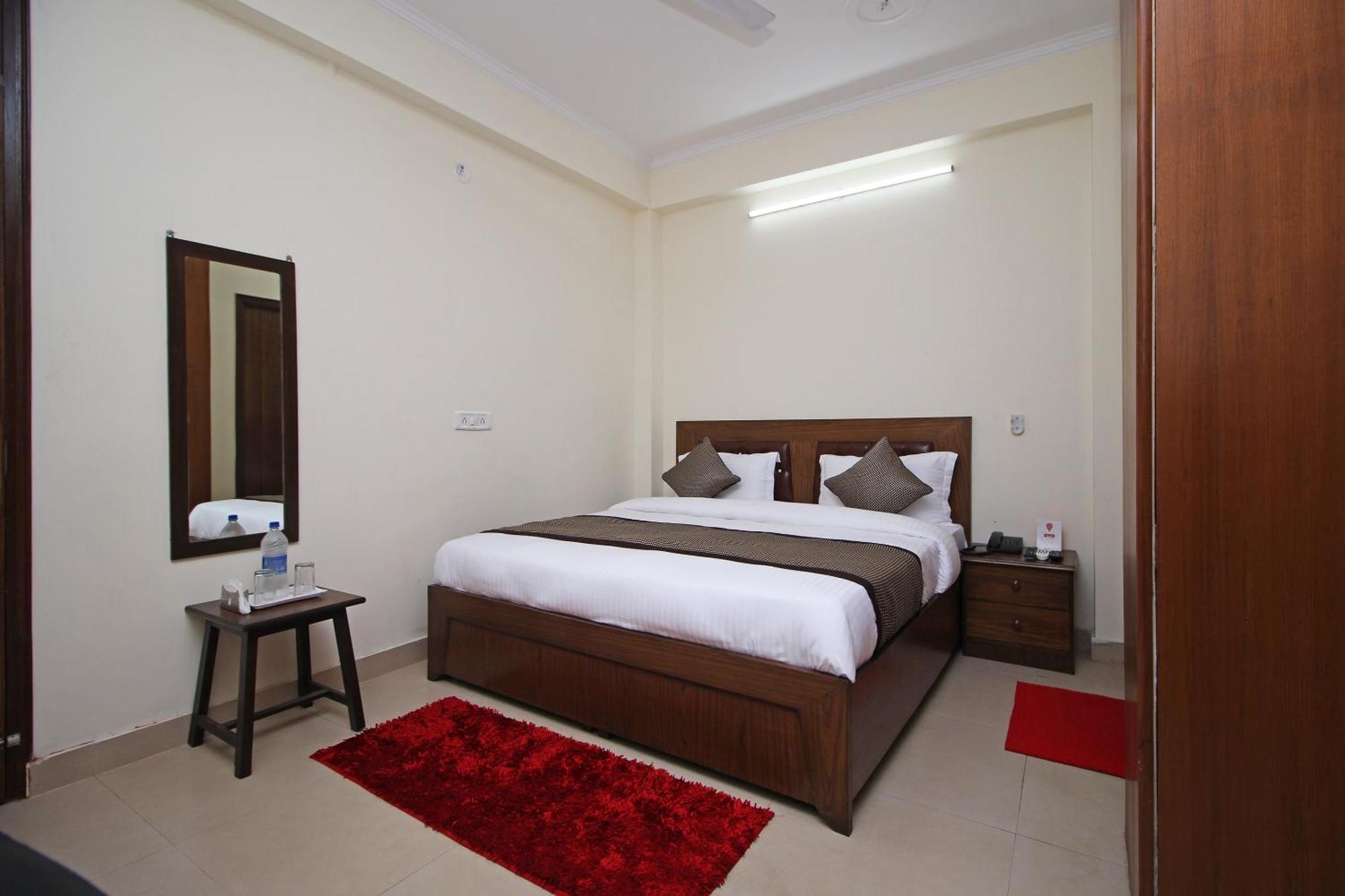 Hotel O Surya Palace Нью-Дели Экстерьер фото