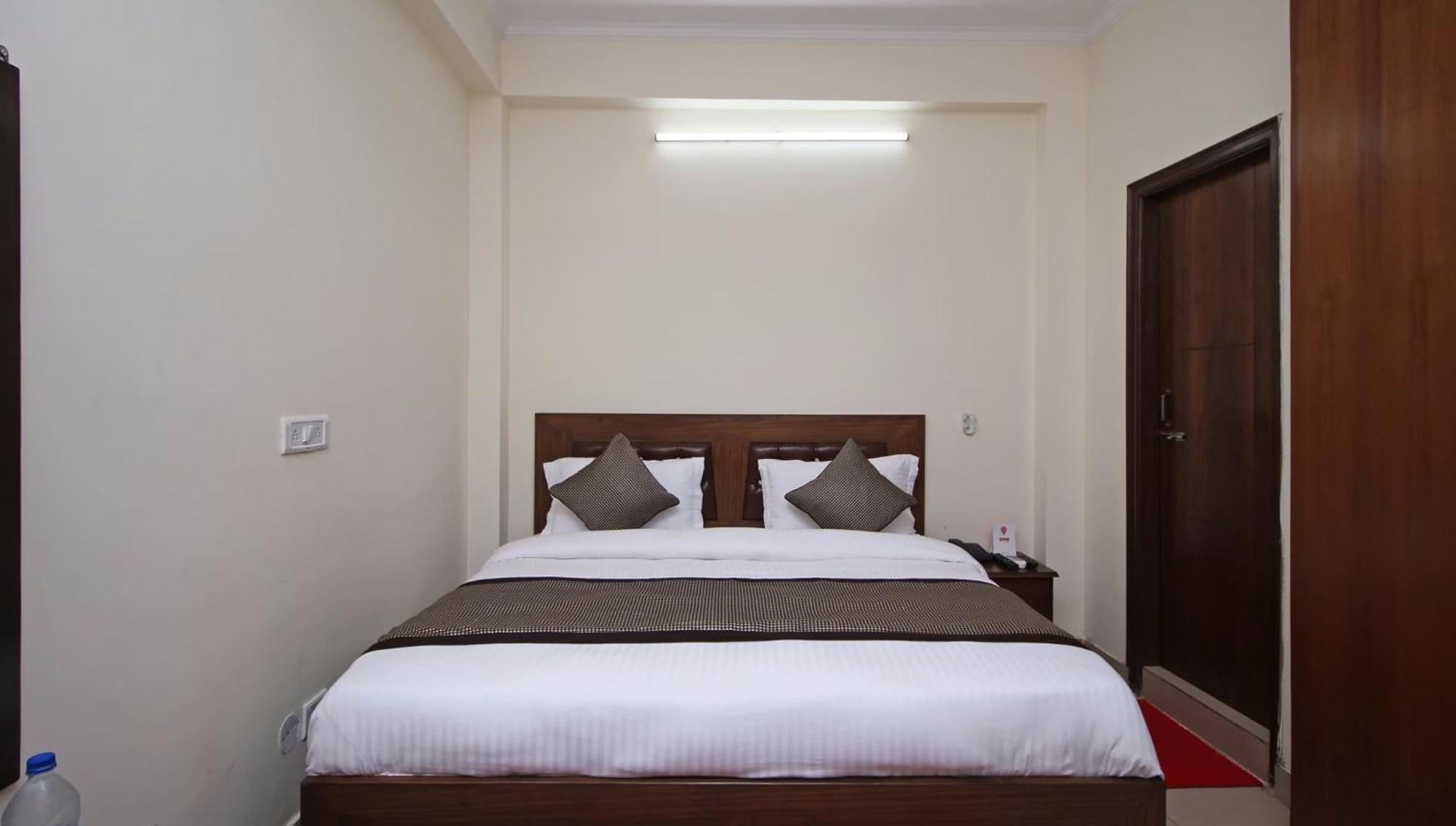 Hotel O Surya Palace Нью-Дели Экстерьер фото