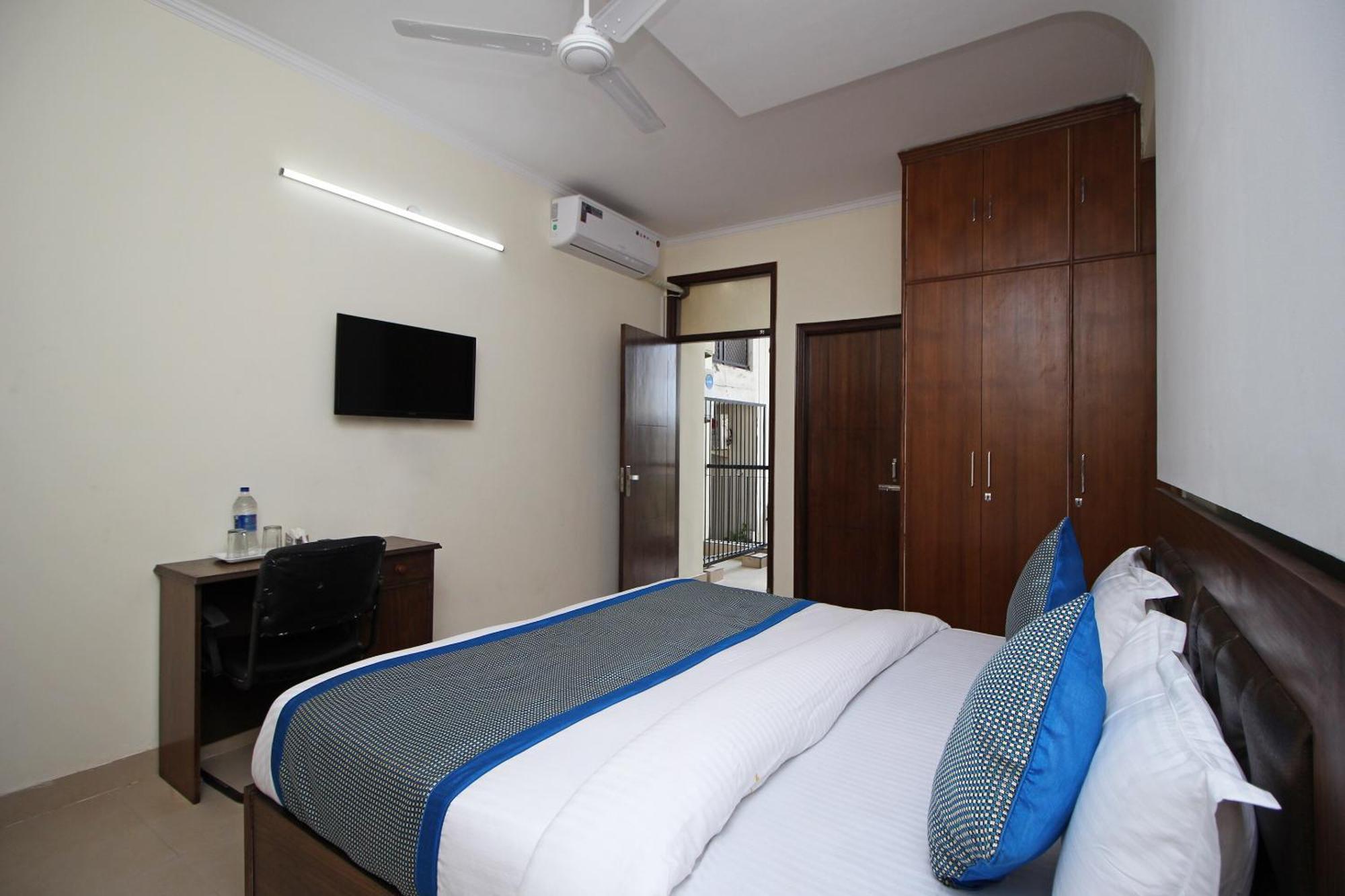 Hotel O Surya Palace Нью-Дели Экстерьер фото