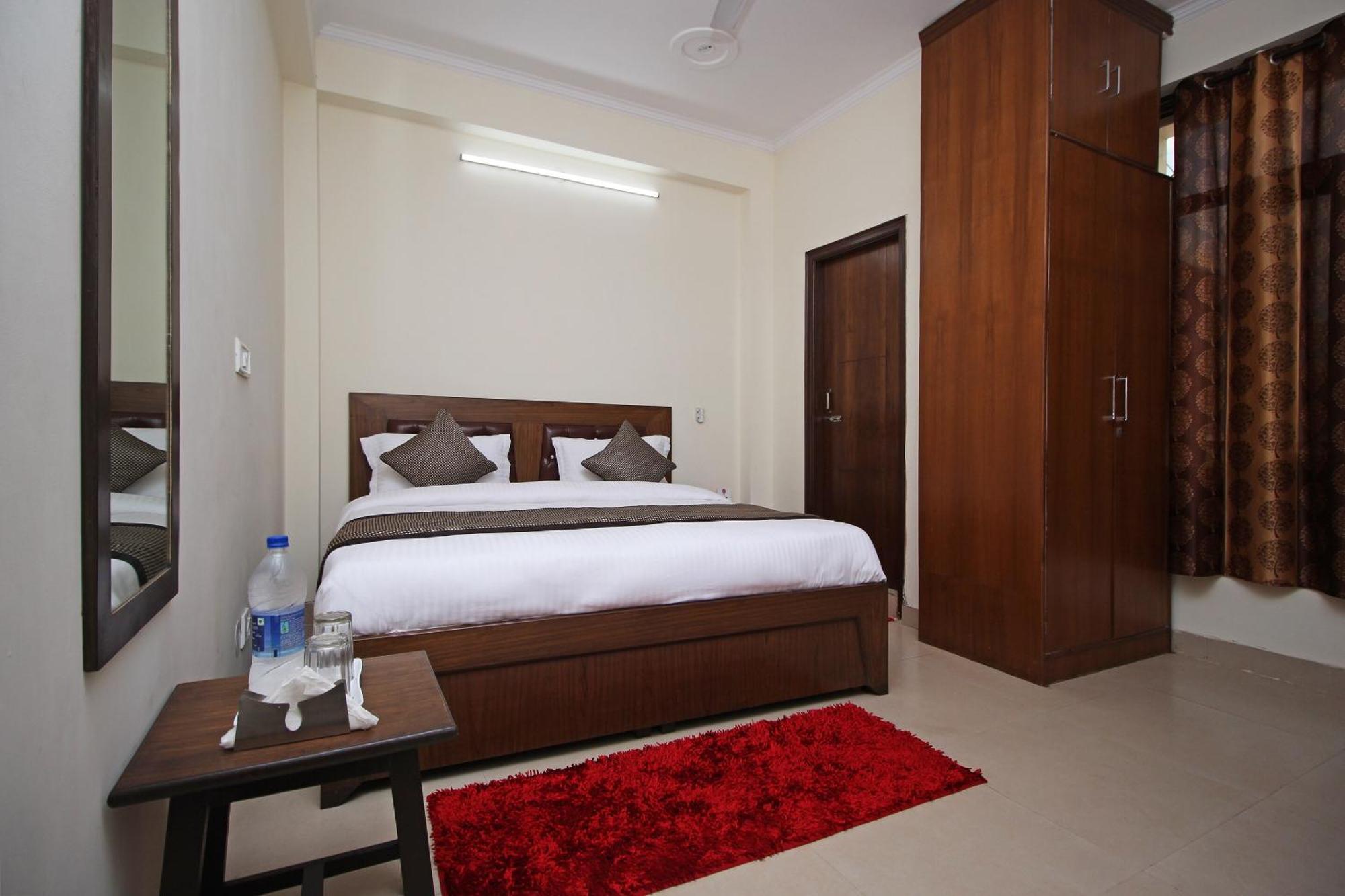 Hotel O Surya Palace Нью-Дели Экстерьер фото