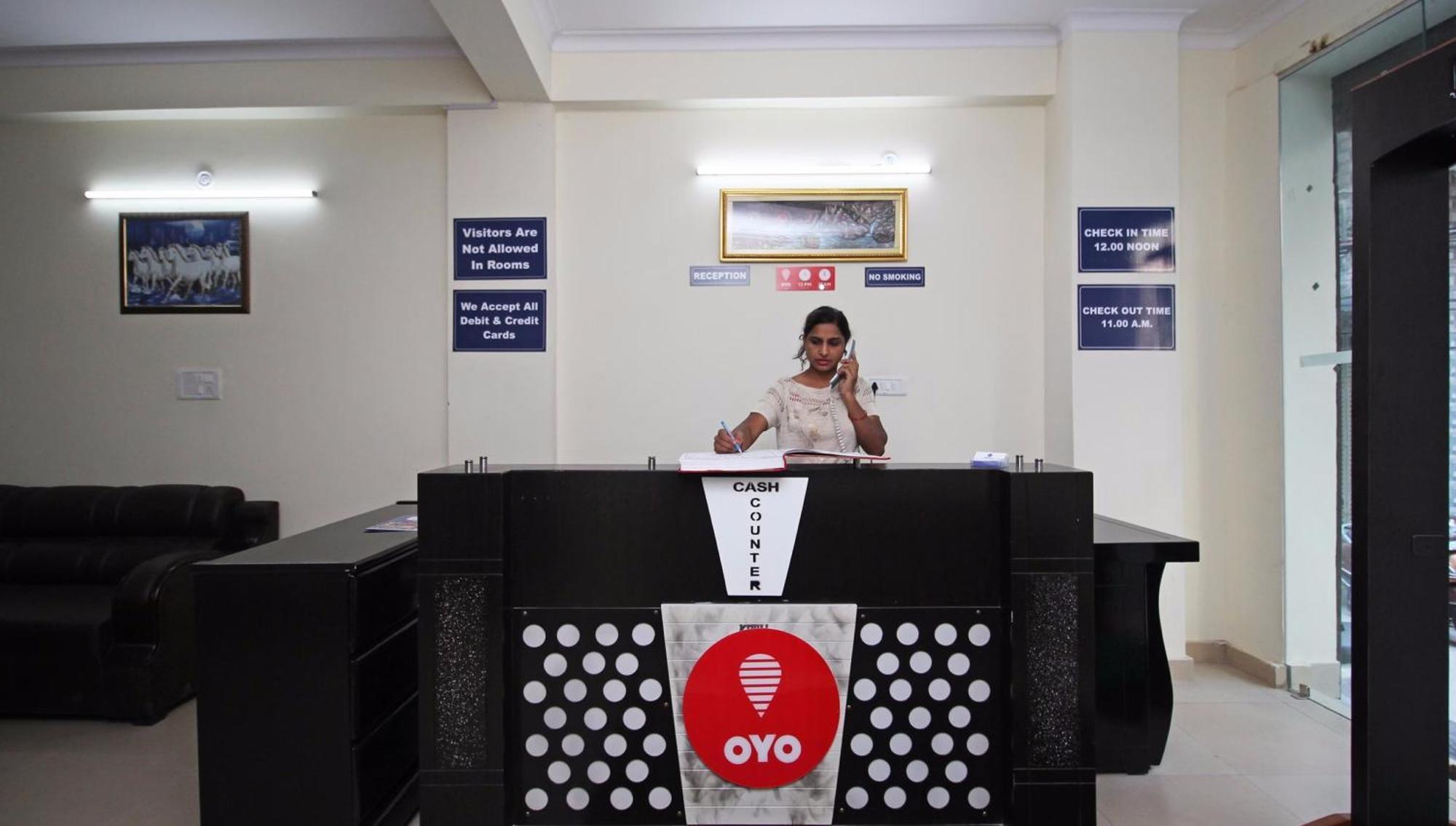 Hotel O Surya Palace Нью-Дели Экстерьер фото