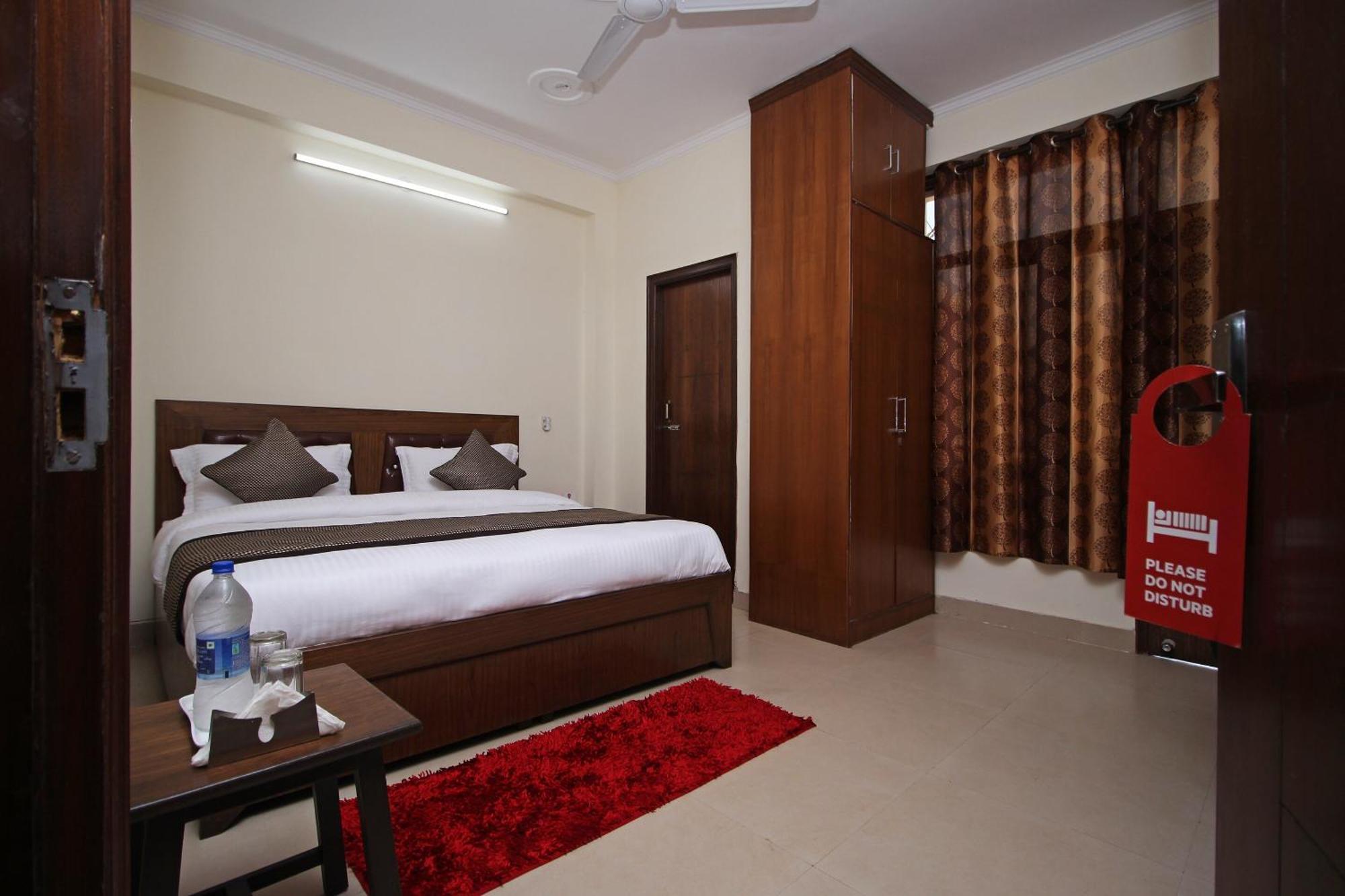 Hotel O Surya Palace Нью-Дели Экстерьер фото