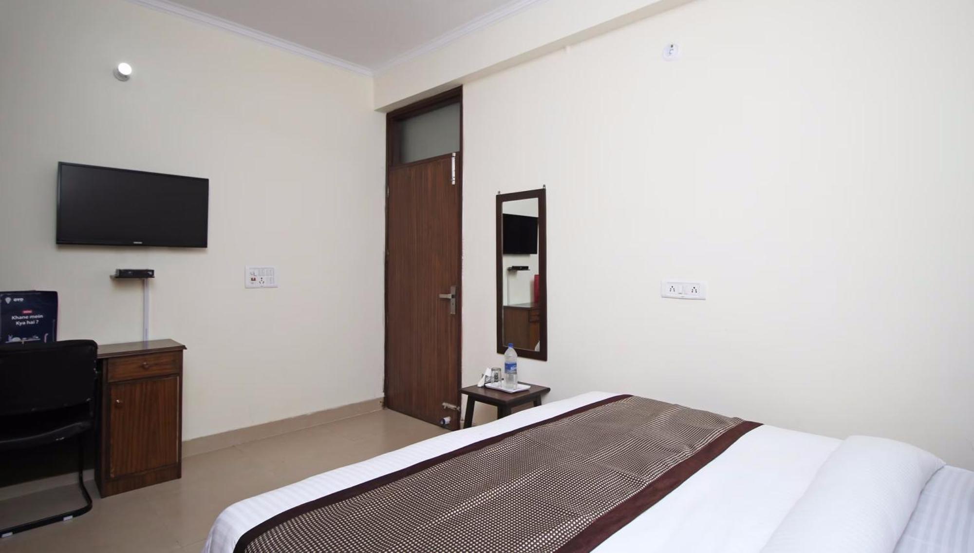 Hotel O Surya Palace Нью-Дели Экстерьер фото