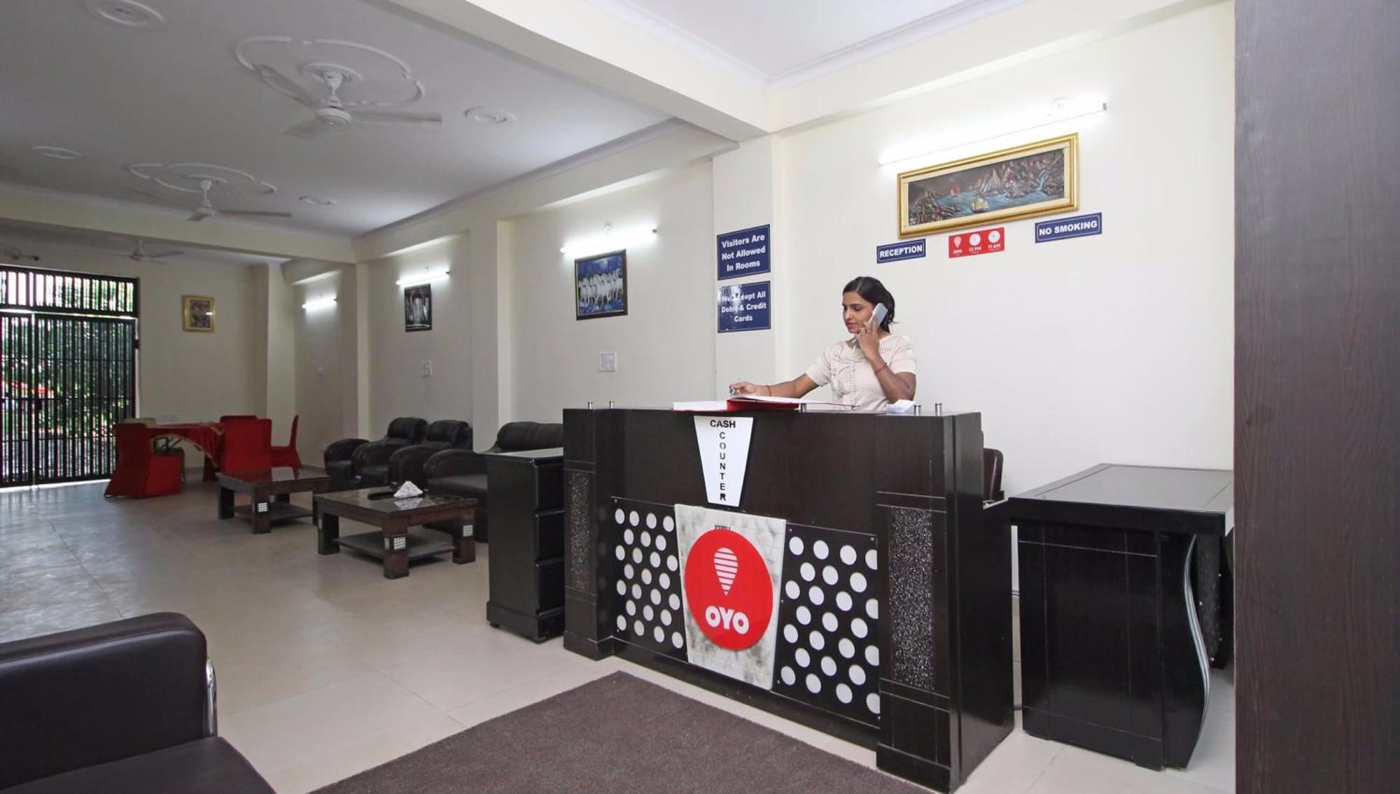 Hotel O Surya Palace Нью-Дели Экстерьер фото