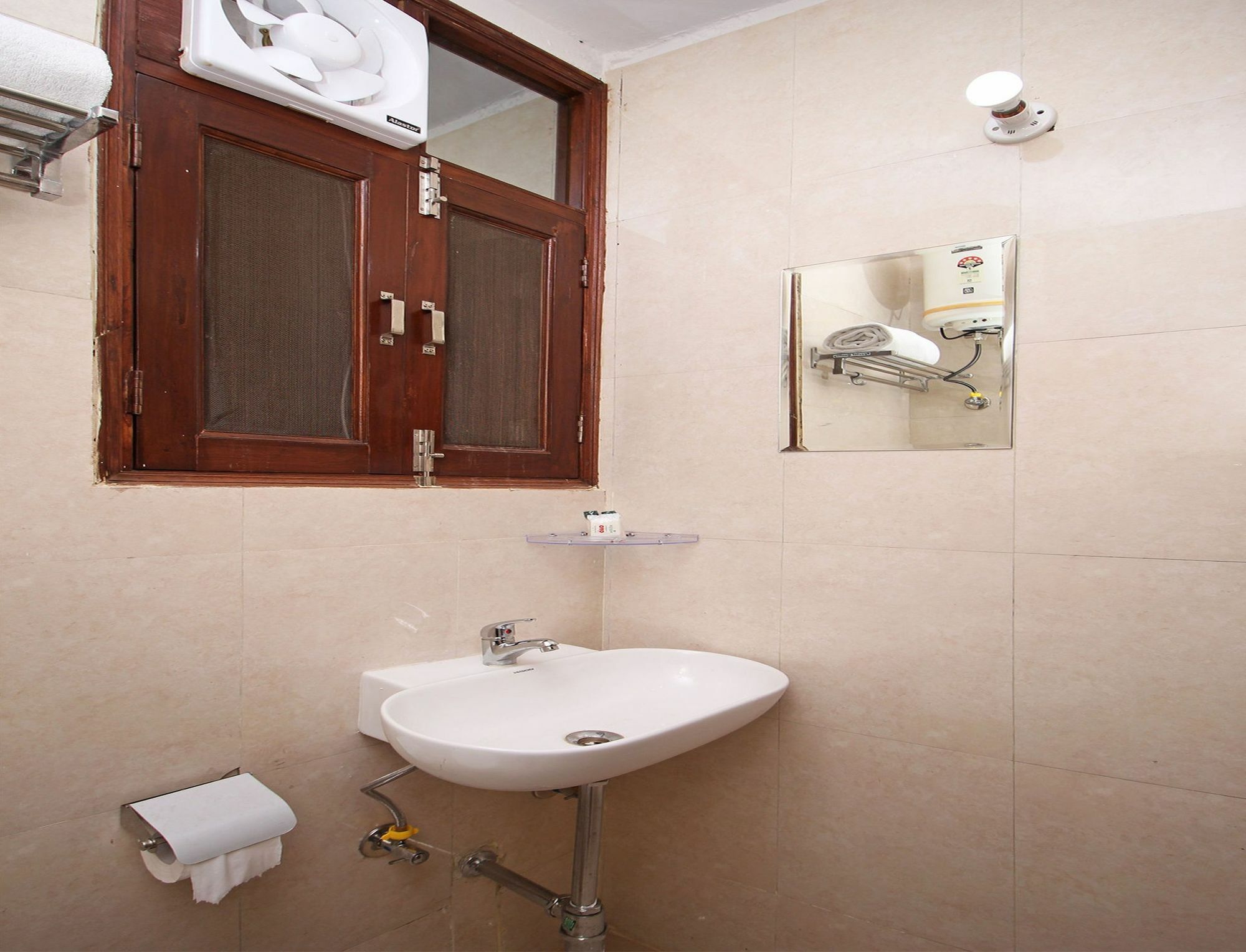 Hotel O Surya Palace Нью-Дели Экстерьер фото